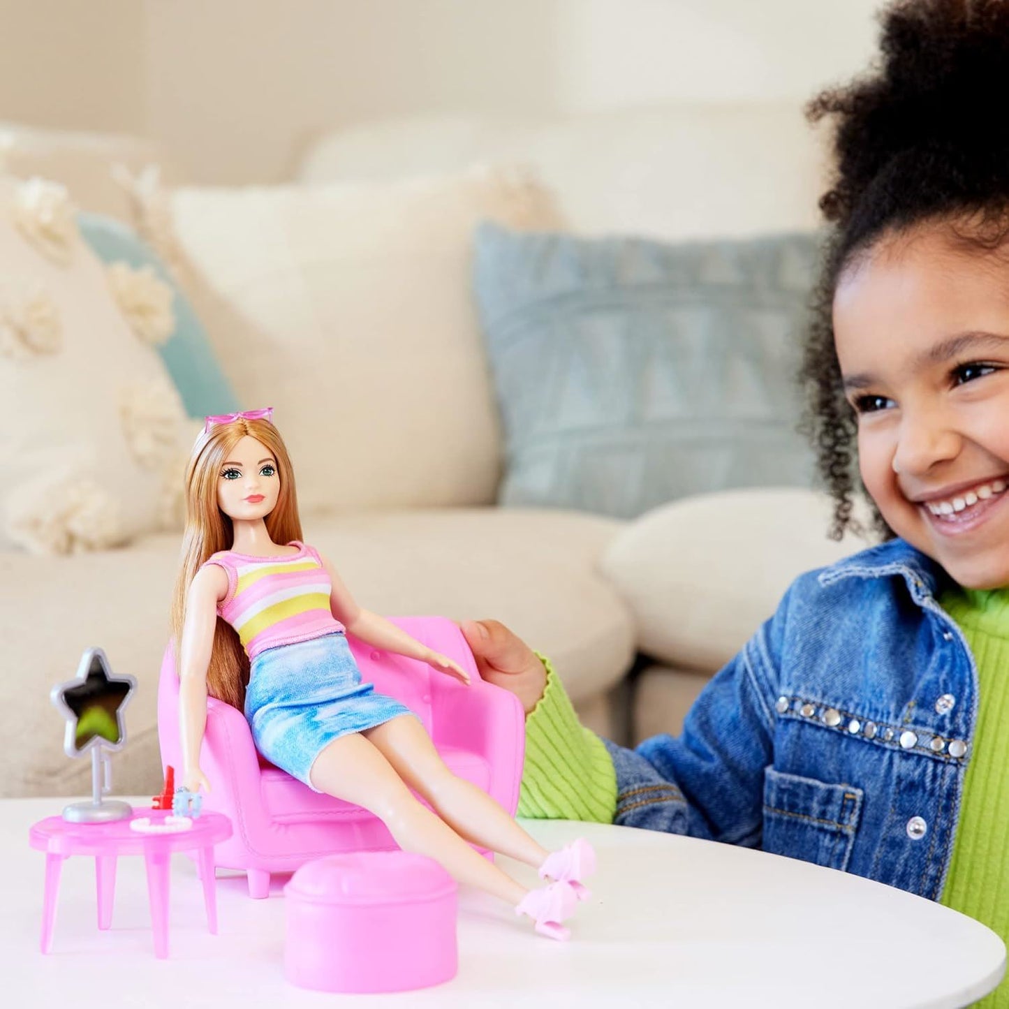 Barbie Doll & Closet Fashion Set HPL78 (Barbie)