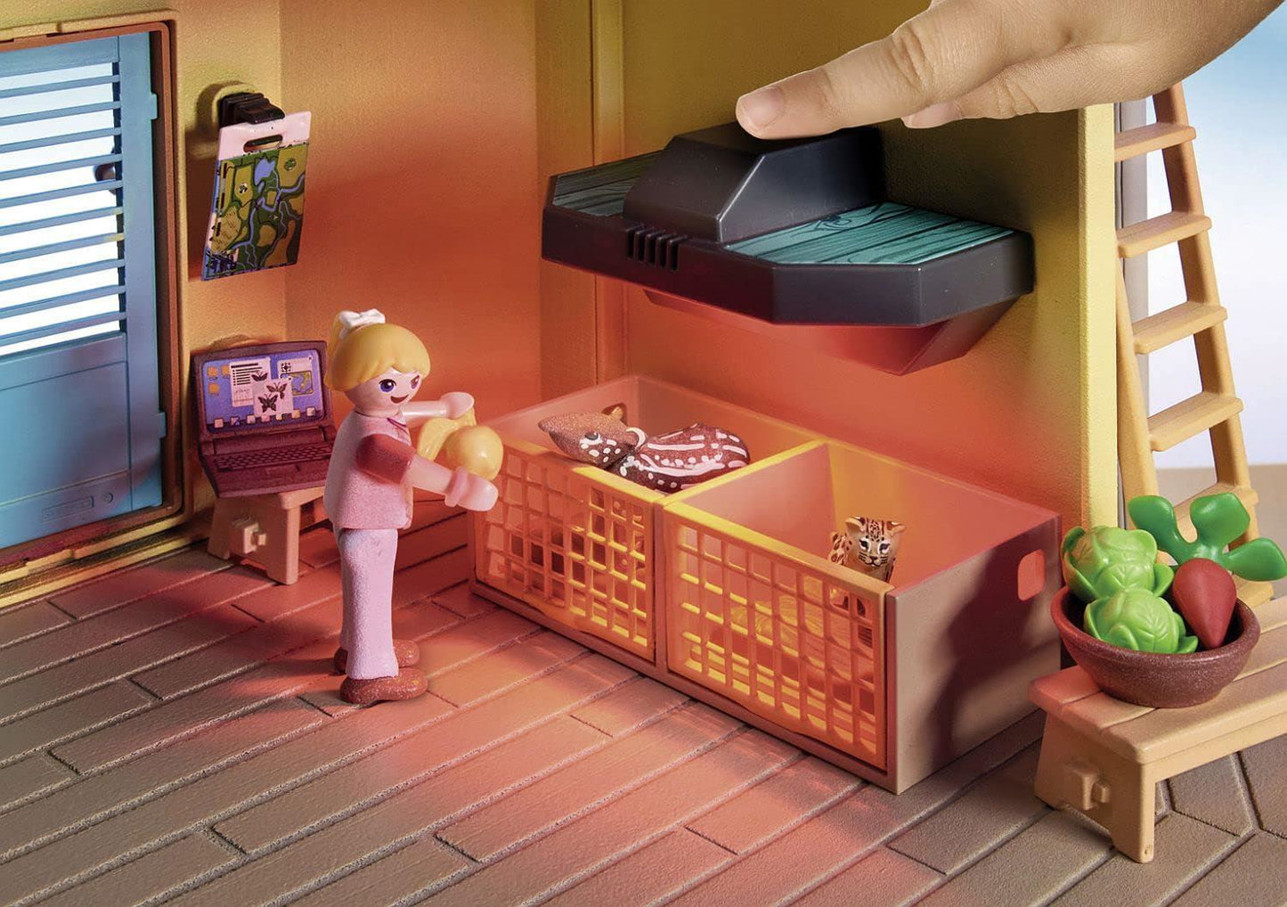 Playmobil Wildtopia Animal Care Station Research Base with Light Effects 71007