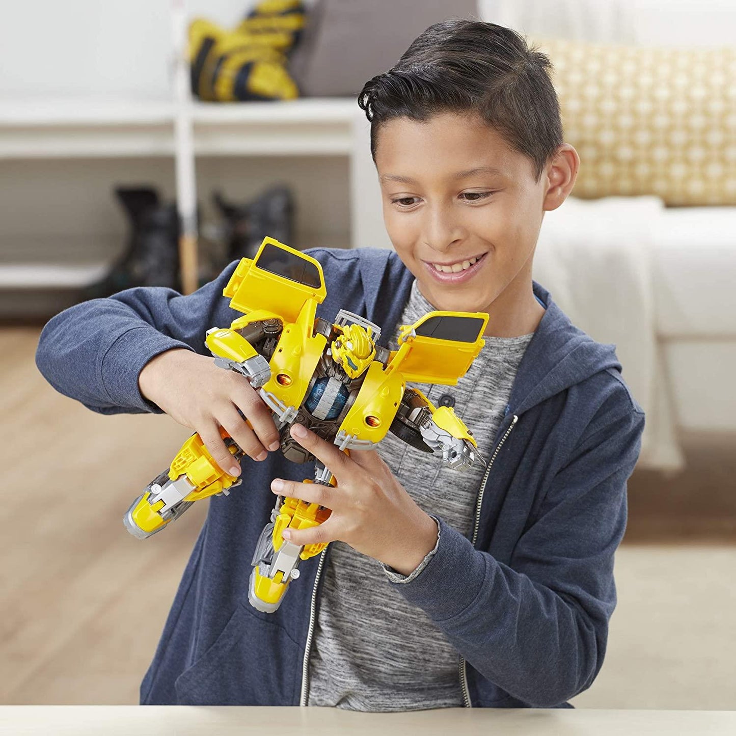 BUMBLEBEE Power Charge Transformers Transforming Action Figure Lights & Sounds